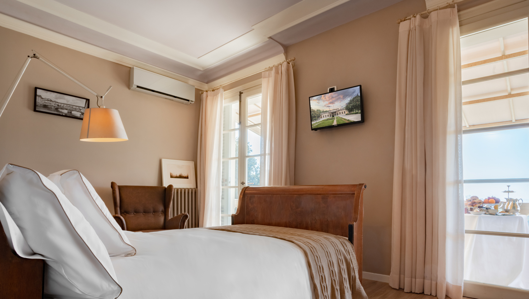 Room-2_main_alfresco