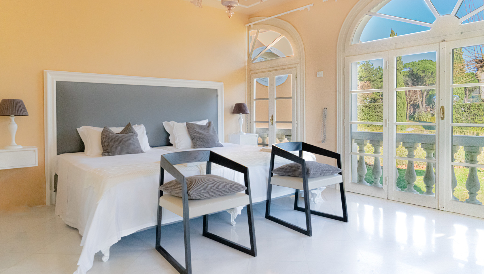 Room_6_main_alfresco
