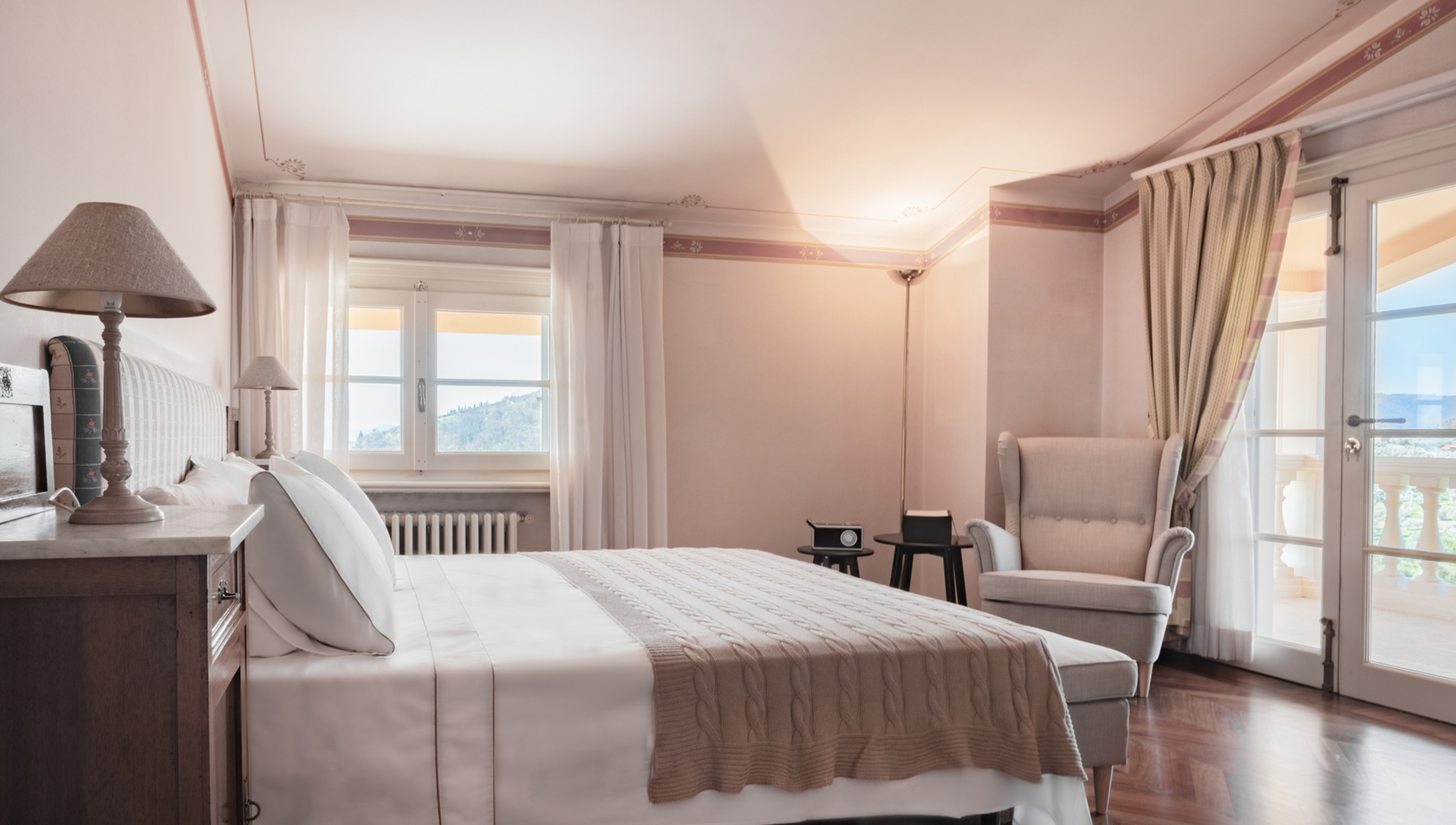 Room-5_main_alfresco